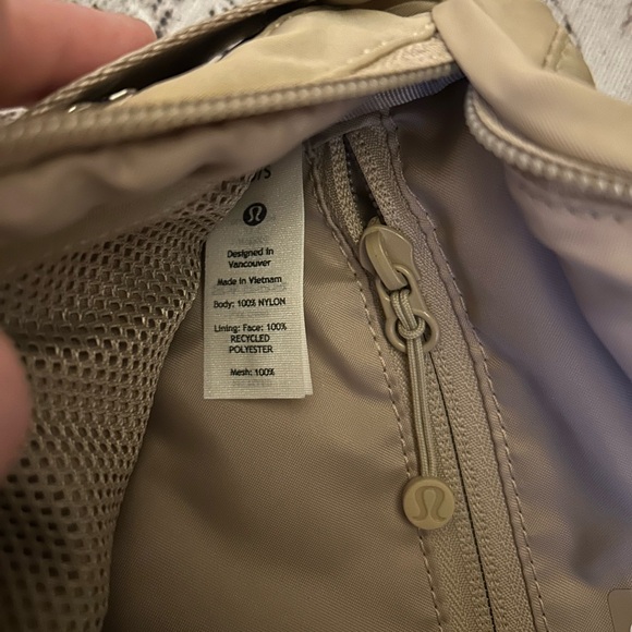 Lululemon City Adventurer Belt Bag 2.5L - Picture 2 of 9